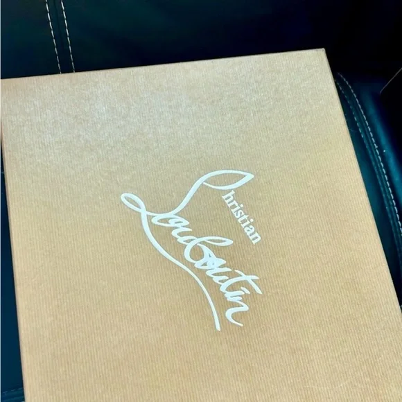 Christian Louboutin Beige Shoe Box with Red Logo - Picture 2 of 2